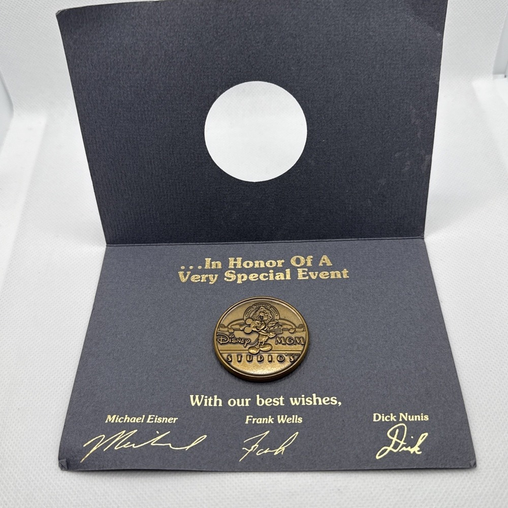 1989 Disney MGM Studios Opening Cast Member Gift Coin Medallion on Card - Picture 3 of 8